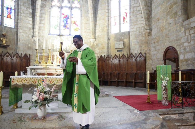 installation-du-pere-pascal-tindano