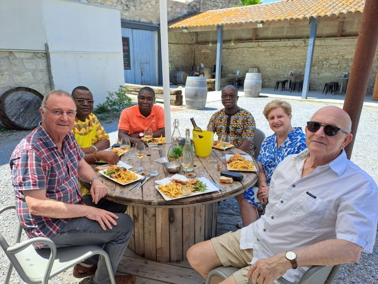 rencontre-fraternelle-avec-nos-pretres-de-l2019ete