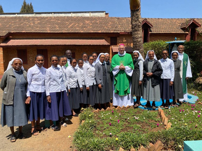 visite-fraternelle-de-notre-diocese-a-madagascar